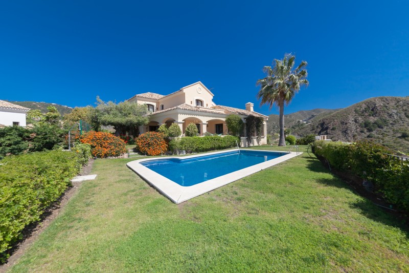 Rustic style family villa at La Quinta Golf near Marbella